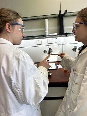 SJ 2425 Fehling Lab 05